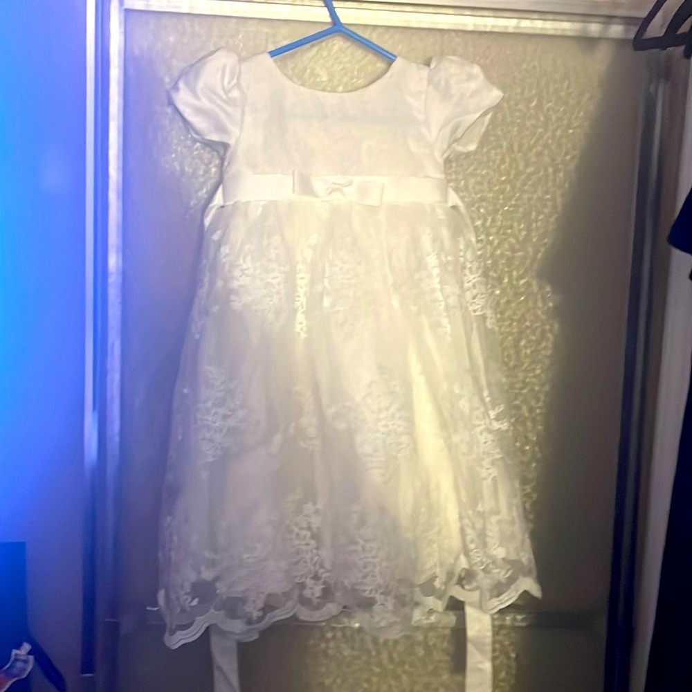 Beautiful Christening Gown NWT size 6 months Cap is included